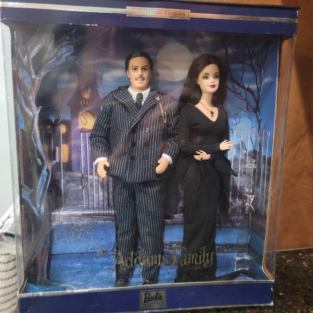 Barbie the Addams Family giftset